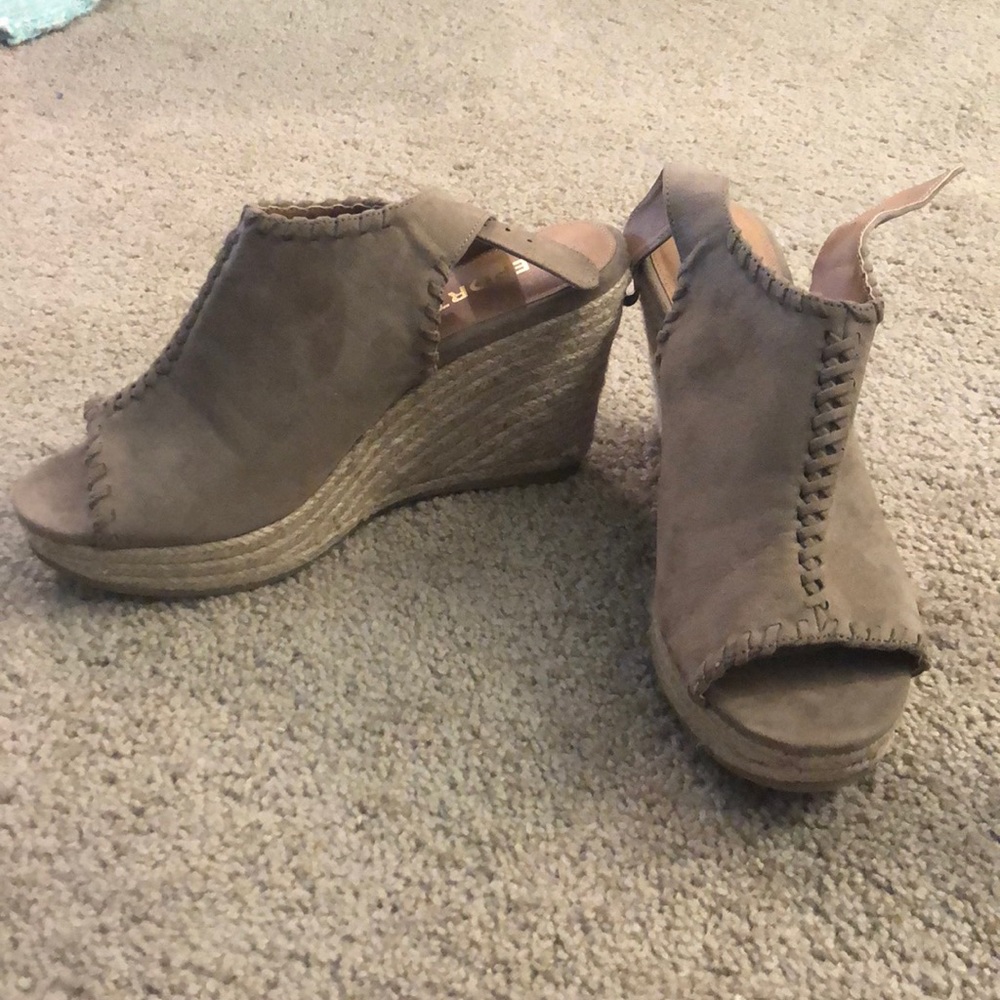 !!!!SOLD!!!! Brand new wedge sandals